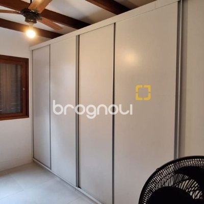 Casa com 310m², 4 quartos (sendo 1 suíte), 4 garagens, no bairro Campeche em Florianópolis