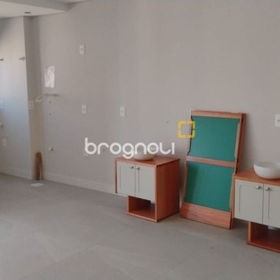 Apartamento com 99m², 3 quartos (sendo 1 suíte), 2 garagens, no bairro Coqueiros em Florianópolis