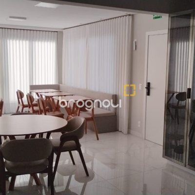Apartamento com 99m², 3 quartos (sendo 1 suíte), 2 garagens, no bairro Coqueiros em Florianópolis