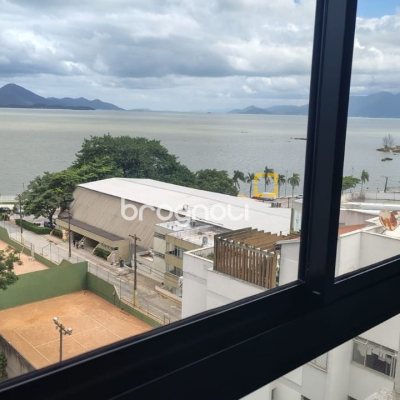 Apartamento com 99m², 3 quartos (sendo 1 suíte), 2 garagens, no bairro Coqueiros em Florianópolis