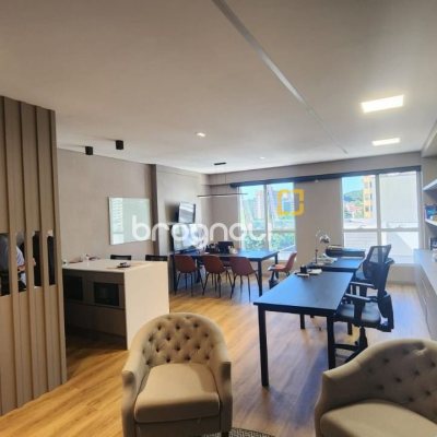 Sala com 42m², 2 garagens, no bairro Itacorubi em Florianópolis