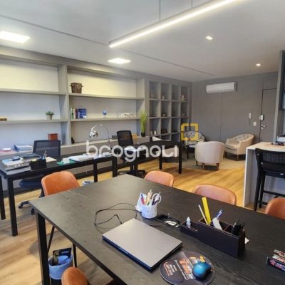 Sala com 42m², 2 garagens, no bairro Itacorubi em Florianópolis