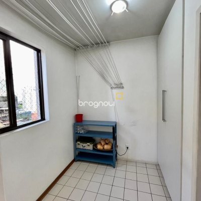 Apartamento com 142m², 3 quartos (sendo 1 suíte), 2 garagens, no bairro Centro em Florianópolis
