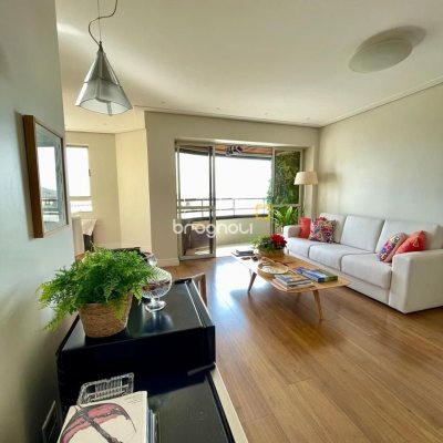 Apartamento com 142m², 3 quartos (sendo 1 suíte), 2 garagens, no bairro Centro em Florianópolis