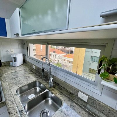 Apartamento com 142m², 3 quartos (sendo 1 suíte), 2 garagens, no bairro Centro em Florianópolis