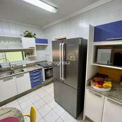 Apartamento com 142m², 3 quartos (sendo 1 suíte), 2 garagens, no bairro Centro em Florianópolis