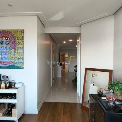 Apartamento com 142m², 3 quartos (sendo 1 suíte), 2 garagens, no bairro Centro em Florianópolis