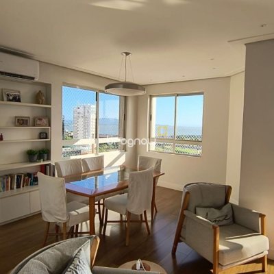 Apartamento com 142m², 3 quartos (sendo 1 suíte), 2 garagens, no bairro Centro em Florianópolis