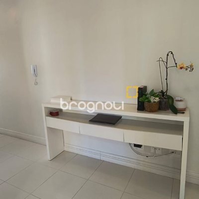 Apartamento com 142m², 3 quartos (sendo 1 suíte), 2 garagens, no bairro Centro em Florianópolis