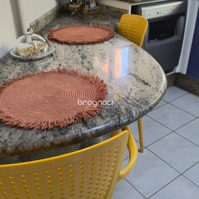 Apartamento com 142m², 3 quartos (sendo 1 suíte), 2 garagens, no bairro Centro em Florianópolis