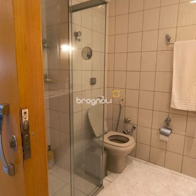 Apartamento com 142m², 3 quartos (sendo 1 suíte), 2 garagens, no bairro Centro em Florianópolis