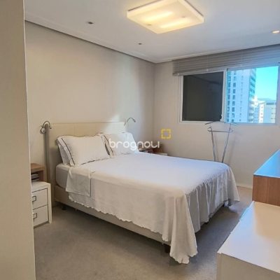 Apartamento com 142m², 3 quartos (sendo 1 suíte), 2 garagens, no bairro Centro em Florianópolis