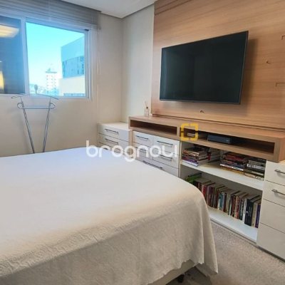 Apartamento com 142m², 3 quartos (sendo 1 suíte), 2 garagens, no bairro Centro em Florianópolis