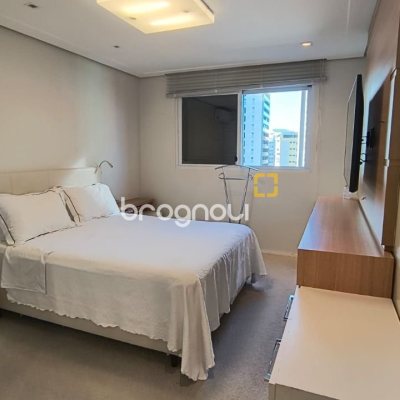 Apartamento com 142m², 3 quartos (sendo 1 suíte), 2 garagens, no bairro Centro em Florianópolis