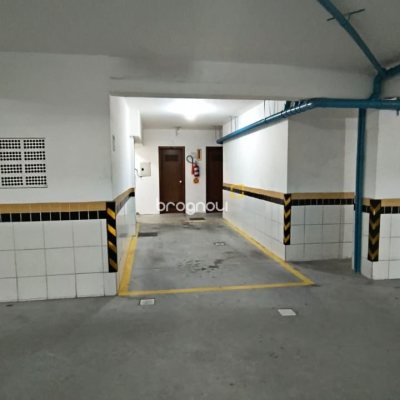 Apartamento com 142m², 3 quartos (sendo 1 suíte), 2 garagens, no bairro Centro em Florianópolis