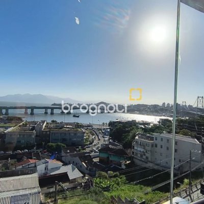 Apartamento com 142m², 3 quartos (sendo 1 suíte), 2 garagens, no bairro Centro em Florianópolis