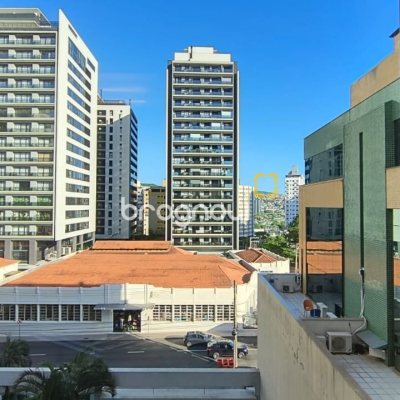 Apartamento com 142m², 3 quartos (sendo 1 suíte), 2 garagens, no bairro Centro em Florianópolis