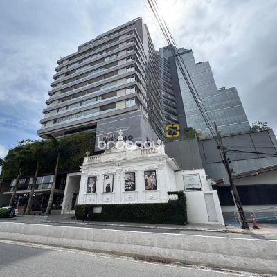 Apartamento com 61m², 1 quarto, 1 garagem, no bairro Centro em Florianópolis