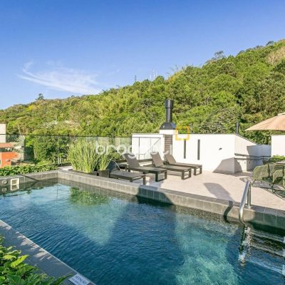 Apartamento com 33m², 1 quarto, 2 garagens, no bairro Canasvieiras em Florianópolis