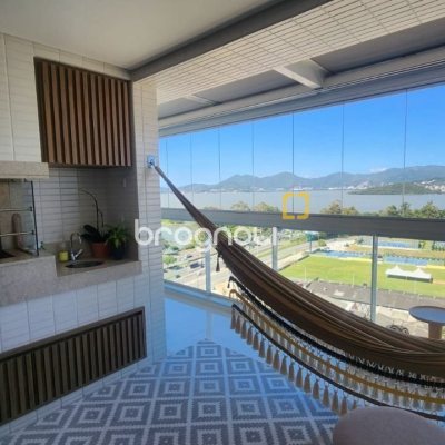 Apartamento com 170m², 3 quartos (sendo 3 suítes), 2 garagens, no bairro Beira Mar Norte em Florianópolis