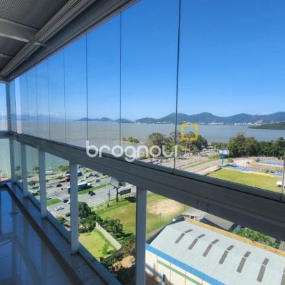 Apartamento com 170m², 3 quartos (sendo 3 suítes), 2 garagens, no bairro Beira Mar Norte em Florianópolis
