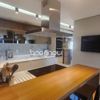 Apartamento com 170m², 3 quartos (sendo 3 suítes), 2 garagens, no bairro Beira Mar Norte em Florianópolis