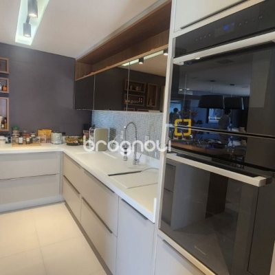 Apartamento com 170m², 3 quartos (sendo 3 suítes), 2 garagens, no bairro Beira Mar Norte em Florianópolis