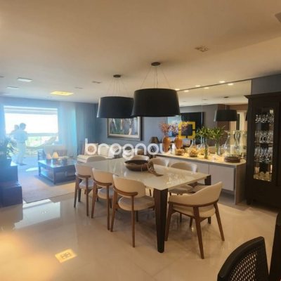 Apartamento com 170m², 3 quartos (sendo 3 suítes), 2 garagens, no bairro Beira Mar Norte em Florianópolis