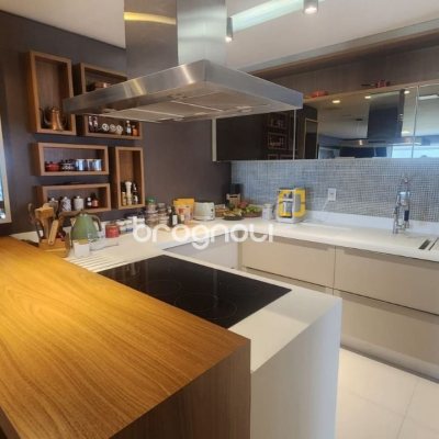 Apartamento com 170m², 3 quartos (sendo 3 suítes), 2 garagens, no bairro Beira Mar Norte em Florianópolis