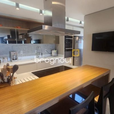 Apartamento com 170m², 3 quartos (sendo 3 suítes), 2 garagens, no bairro Beira Mar Norte em Florianópolis