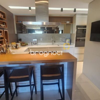 Apartamento com 170m², 3 quartos (sendo 3 suítes), 2 garagens, no bairro Beira Mar Norte em Florianópolis