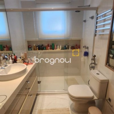Apartamento com 170m², 3 quartos (sendo 3 suítes), 2 garagens, no bairro Beira Mar Norte em Florianópolis