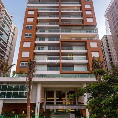 Apartamento com 170m², 3 quartos (sendo 3 suítes), 2 garagens, no bairro Beira Mar Norte em Florianópolis