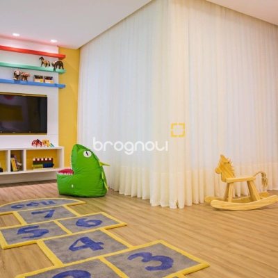 Apartamento com 170m², 3 quartos (sendo 3 suítes), 2 garagens, no bairro Beira Mar Norte em Florianópolis