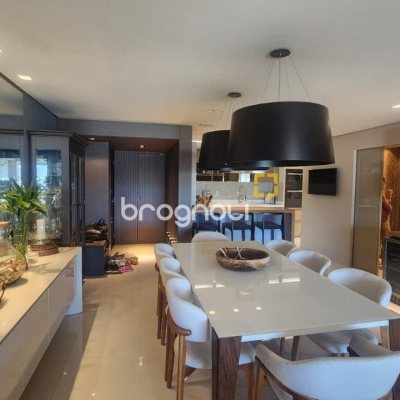 Apartamento com 170m², 3 quartos (sendo 3 suítes), 2 garagens, no bairro Beira Mar Norte em Florianópolis