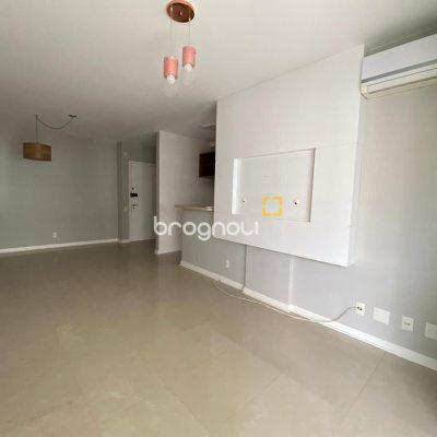 Apartamento com 79m², 2 quartos (sendo 1 suíte), 1 garagem, no bairro Itacorubi em Florianópolis