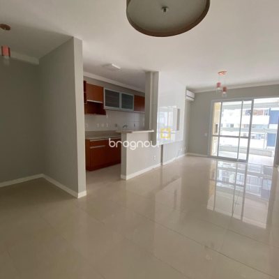 Apartamento com 79m², 2 quartos (sendo 1 suíte), 1 garagem, no bairro Itacorubi em Florianópolis