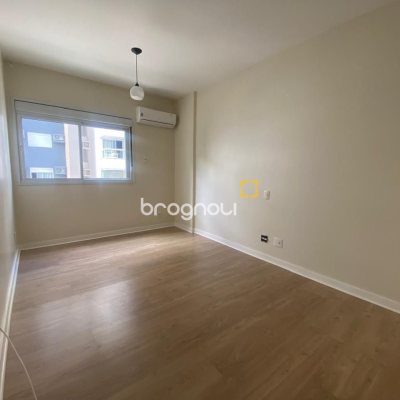 Apartamento com 79m², 2 quartos (sendo 1 suíte), 1 garagem, no bairro Itacorubi em Florianópolis