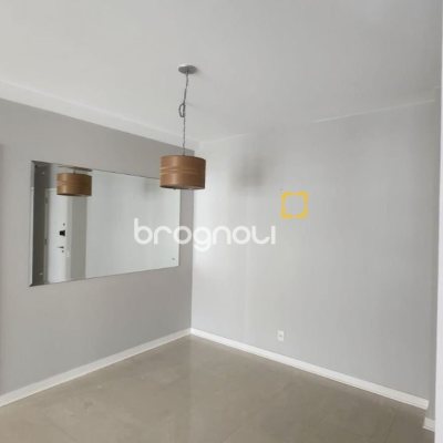 Apartamento com 79m², 2 quartos (sendo 1 suíte), 1 garagem, no bairro Itacorubi em Florianópolis