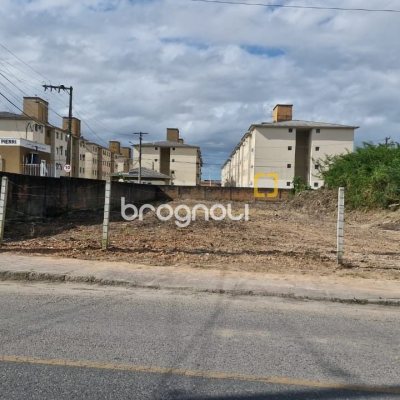 Terreno com 717m², no bairro Barra do Aririú em Palhoça