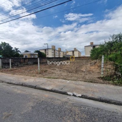 Terreno com 717m², no bairro Barra do Aririú em Palhoça
