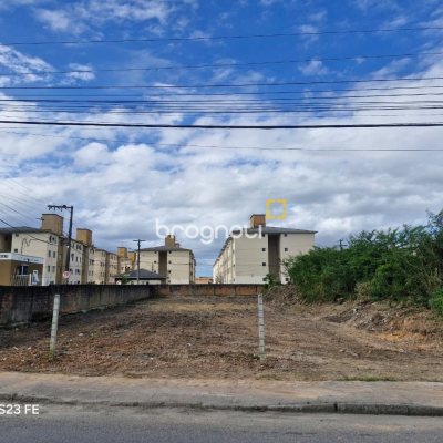 Terreno com 717m², no bairro Barra do Aririú em Palhoça