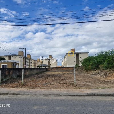 Terreno com 717m², no bairro Barra do Aririú em Palhoça