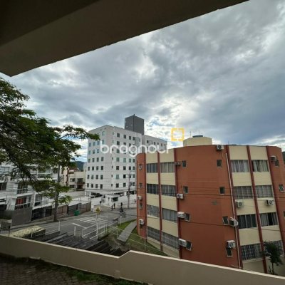 Apartamento com 69m², 3 quartos, 1 garagem, no bairro Carvoeira em Florianópolis