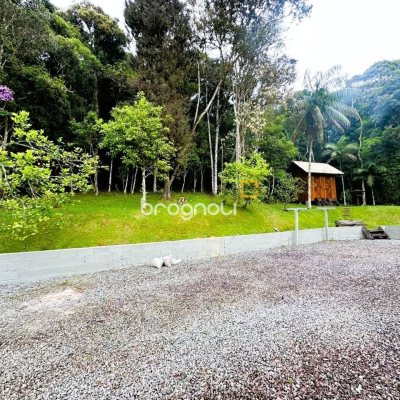Sítio com 240m², 4 quartos (sendo 2 suítes), 4 garagens, no bairro Rio dos Bugres em Rancho Queimado