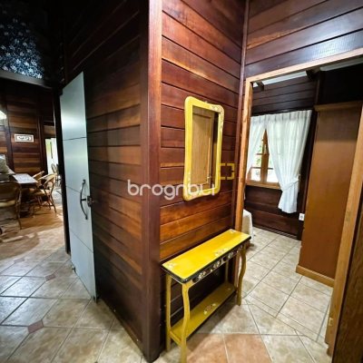 Sítio com 240m², 4 quartos (sendo 2 suítes), 4 garagens, no bairro Rio dos Bugres em Rancho Queimado