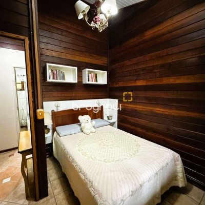 Sítio com 240m², 4 quartos (sendo 2 suítes), 4 garagens, no bairro Rio dos Bugres em Rancho Queimado