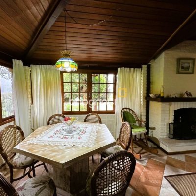 Sítio com 240m², 4 quartos (sendo 2 suítes), 4 garagens, no bairro Rio dos Bugres em Rancho Queimado