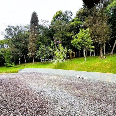 Sítio com 240m², 4 quartos (sendo 2 suítes), 4 garagens, no bairro Rio dos Bugres em Rancho Queimado