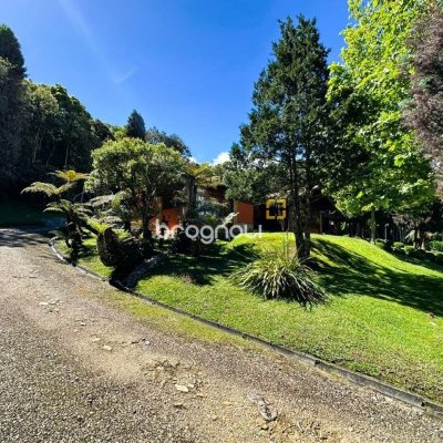 Sítio com 240m², 4 quartos (sendo 2 suítes), 4 garagens, no bairro Rio dos Bugres em Rancho Queimado
